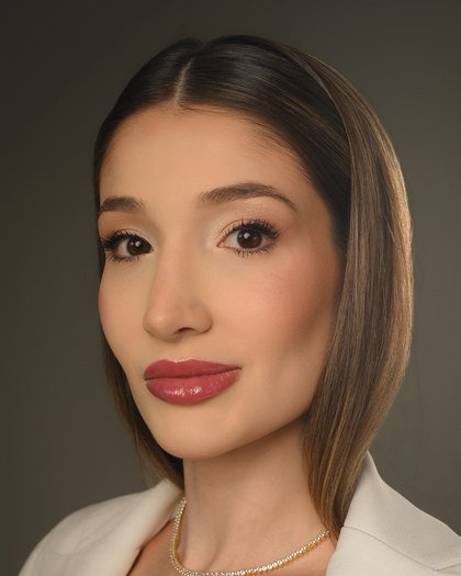 Dr. Lorena Gidrão de Queiroz, plastic surgeon in Uberlândia, Brazil